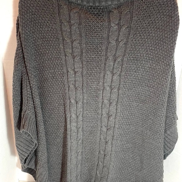 Merona Chunky Cable Knit Button Front Poncho / Cape Sweater Gray Size L/XL - Picture 12 of 15